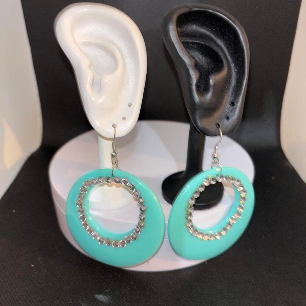 Hoop earrings in blue with